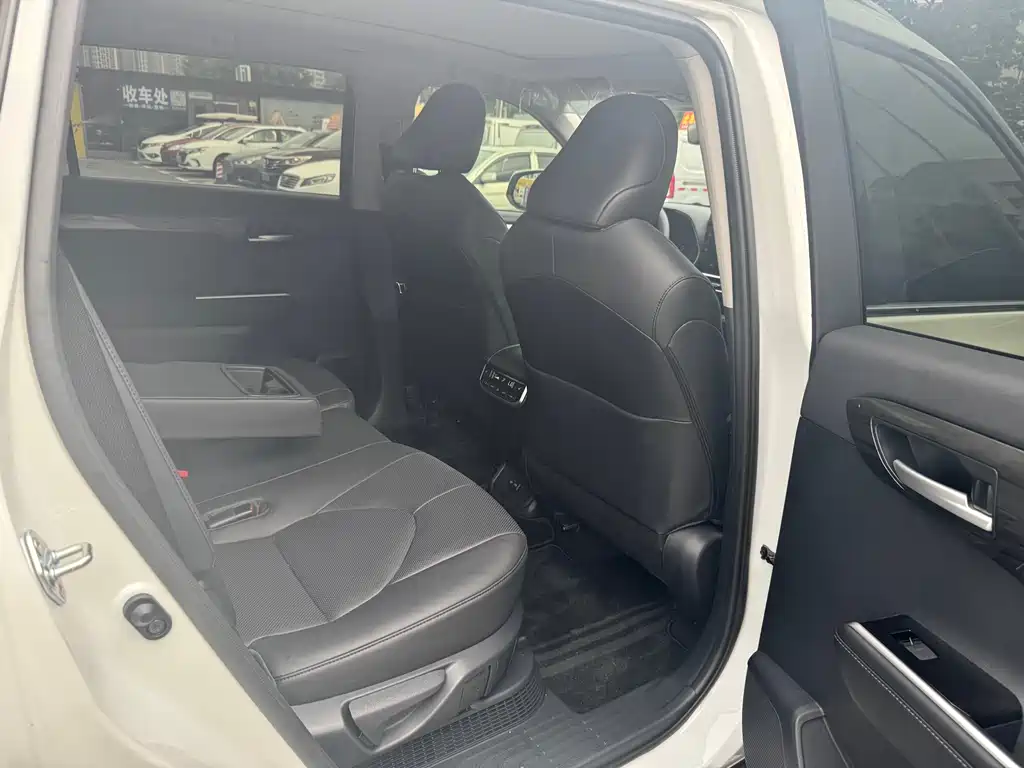 Toyota Highlander 2026 2.5L Luxury 7 мест