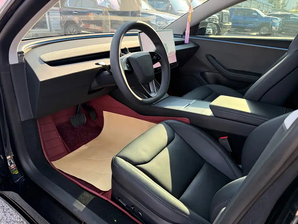 Tesla Model 3 — миниатюра 4