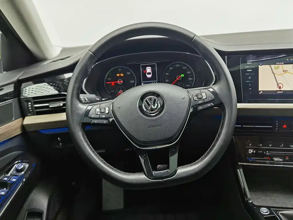 Volkswagen Passat PHEV — миниатюра 11