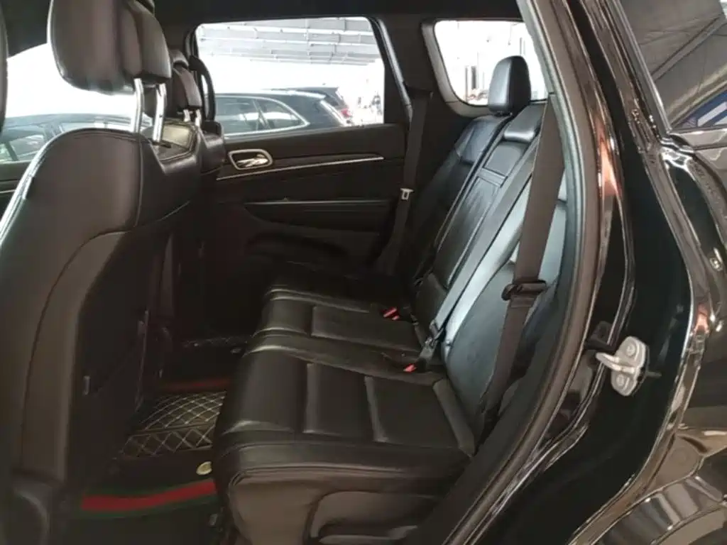 Jeep Grand Cherokee (Import) — миниатюра 17