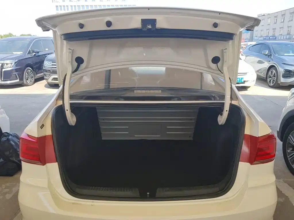 Volkswagen Santana — миниатюра 19