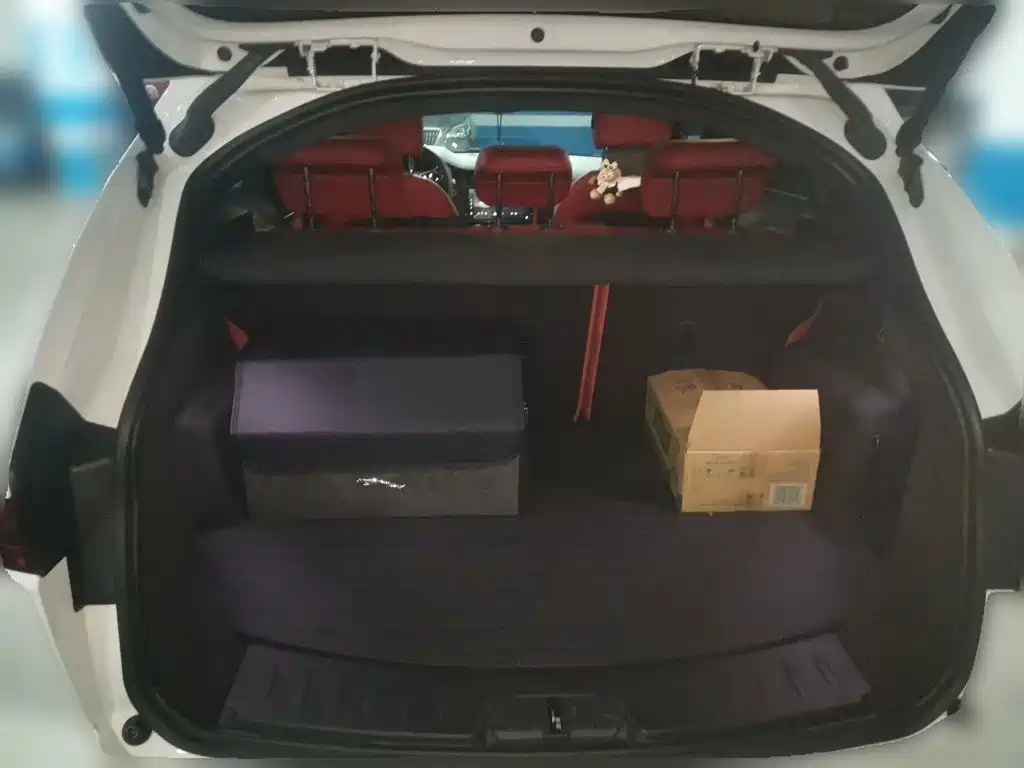 Jaguar E-PACE — миниатюра 15