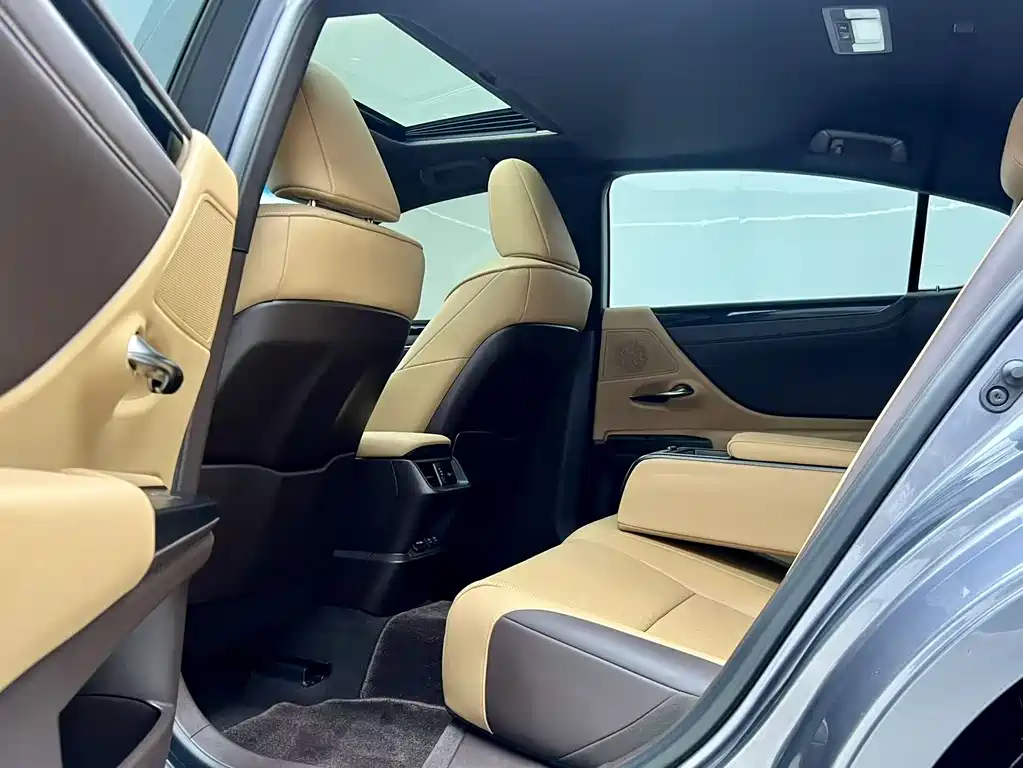 Lexus ES 2020 200