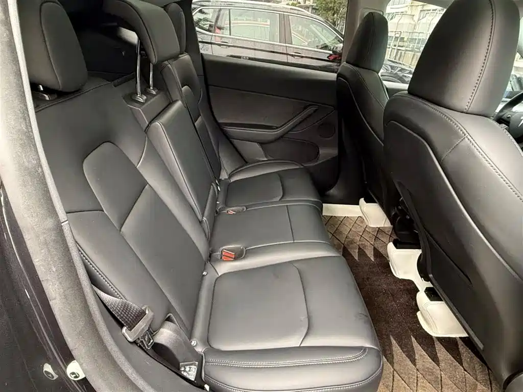 Tesla Model Y — миниатюра 14