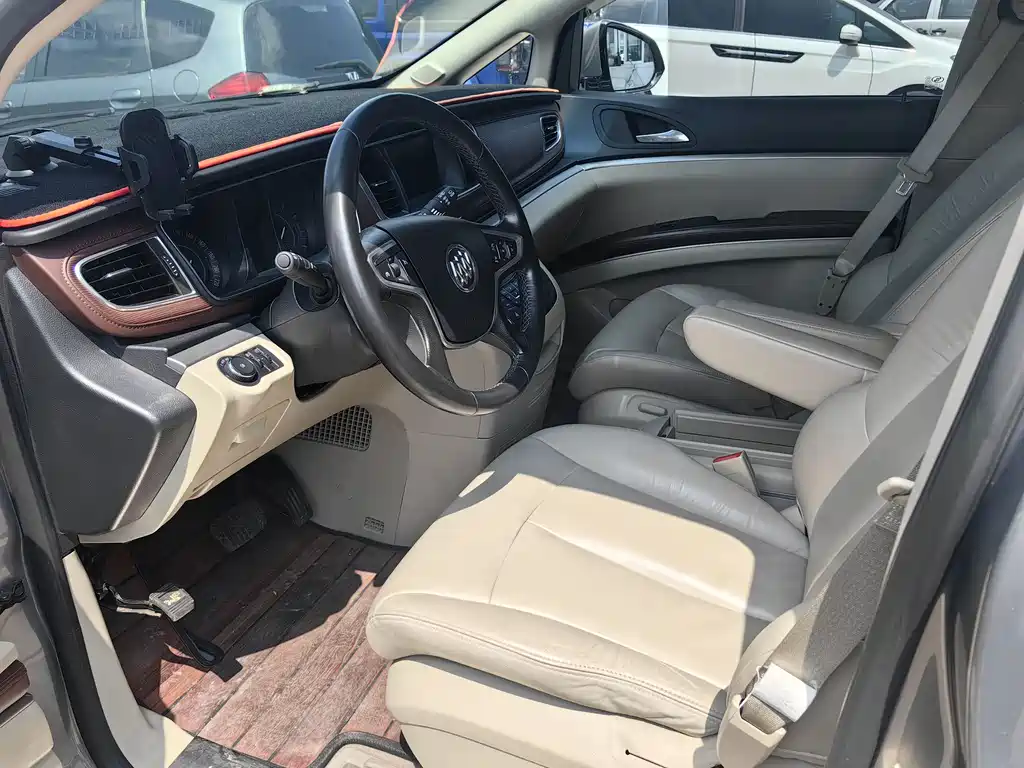 Buick GL8 2017 25S Luxury V