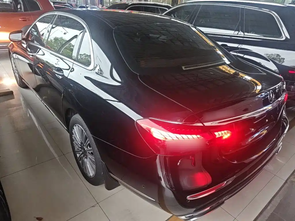 Mercedes-Benz E-Class — миниатюра 5