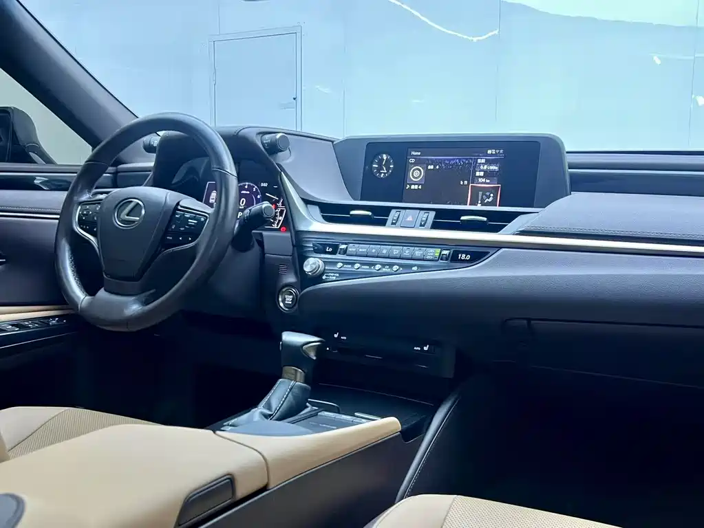 Lexus ES 2020 200