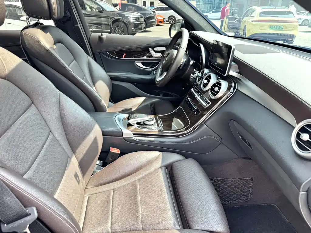 Mercedes-Benz GLC 2018 GLC 260 4MATIC Luxury