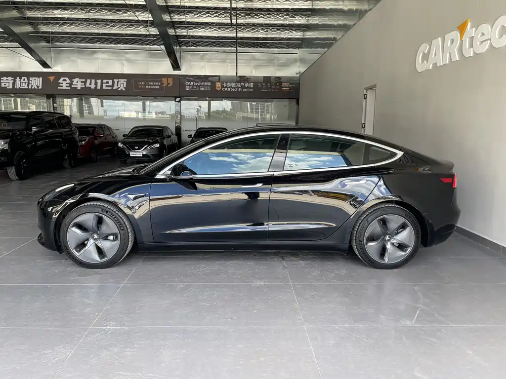 Tesla Model 3 — миниатюра 7