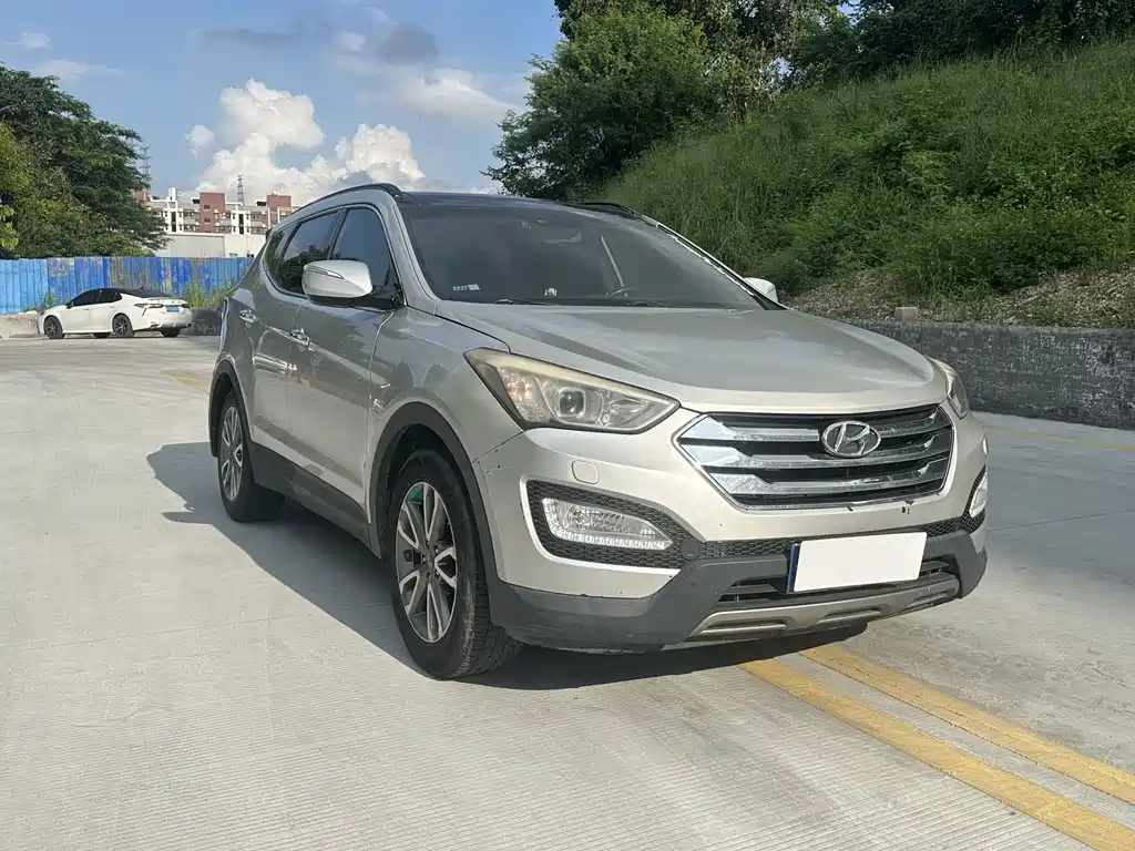 Hyundai Santa Fe 2013 2.4L AT Luxury