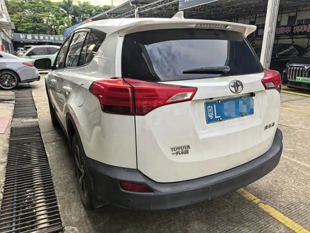 Toyota RAV4 — миниатюра 4