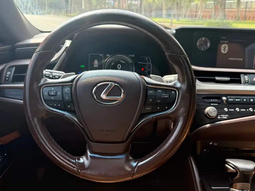 Lexus ES — миниатюра 13