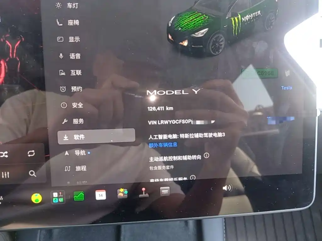 Tesla Model Y — миниатюра 12