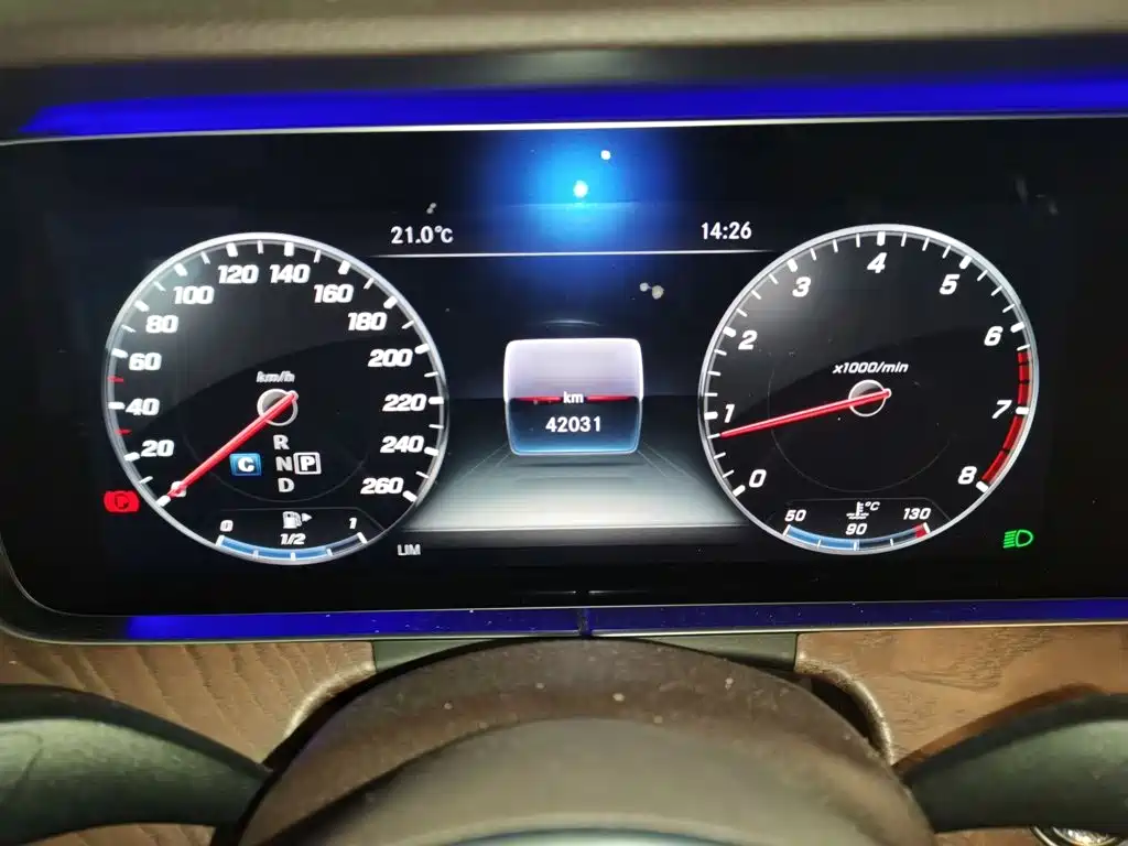 Mercedes-Benz E-Class — миниатюра 4