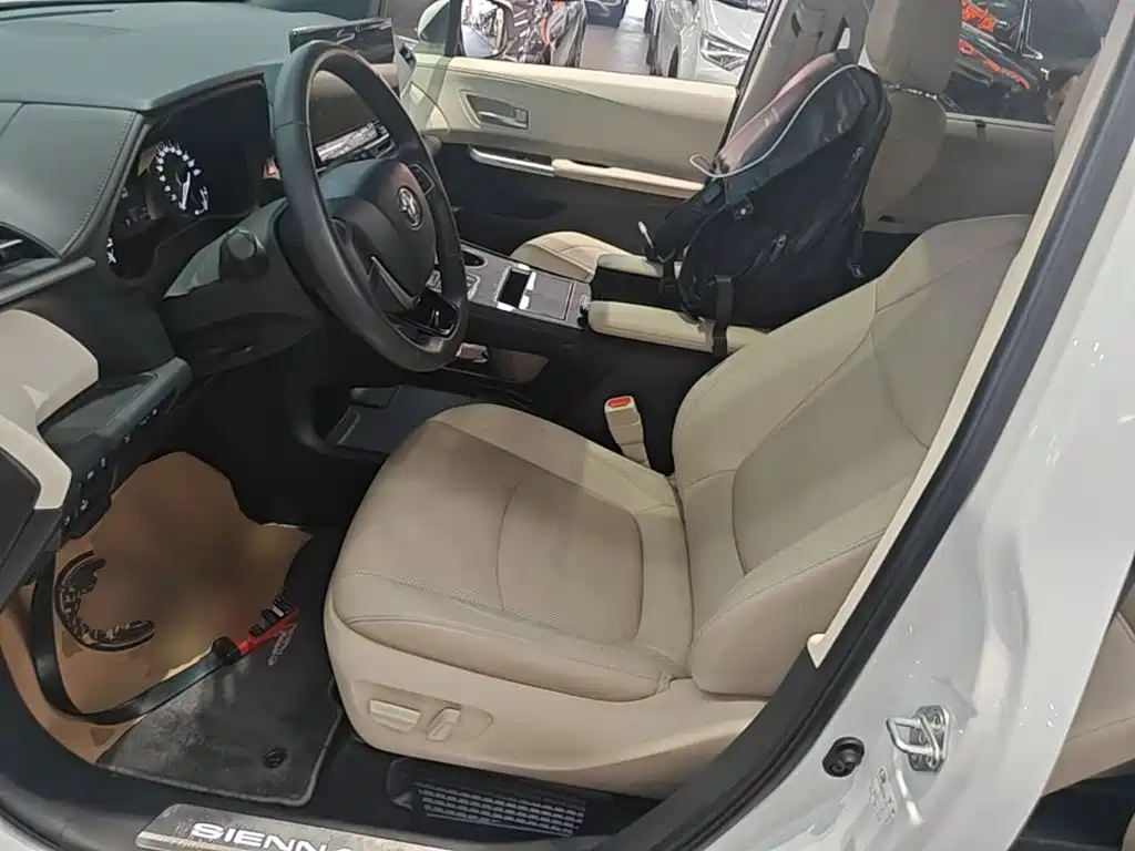Toyota Sienna — миниатюра 15