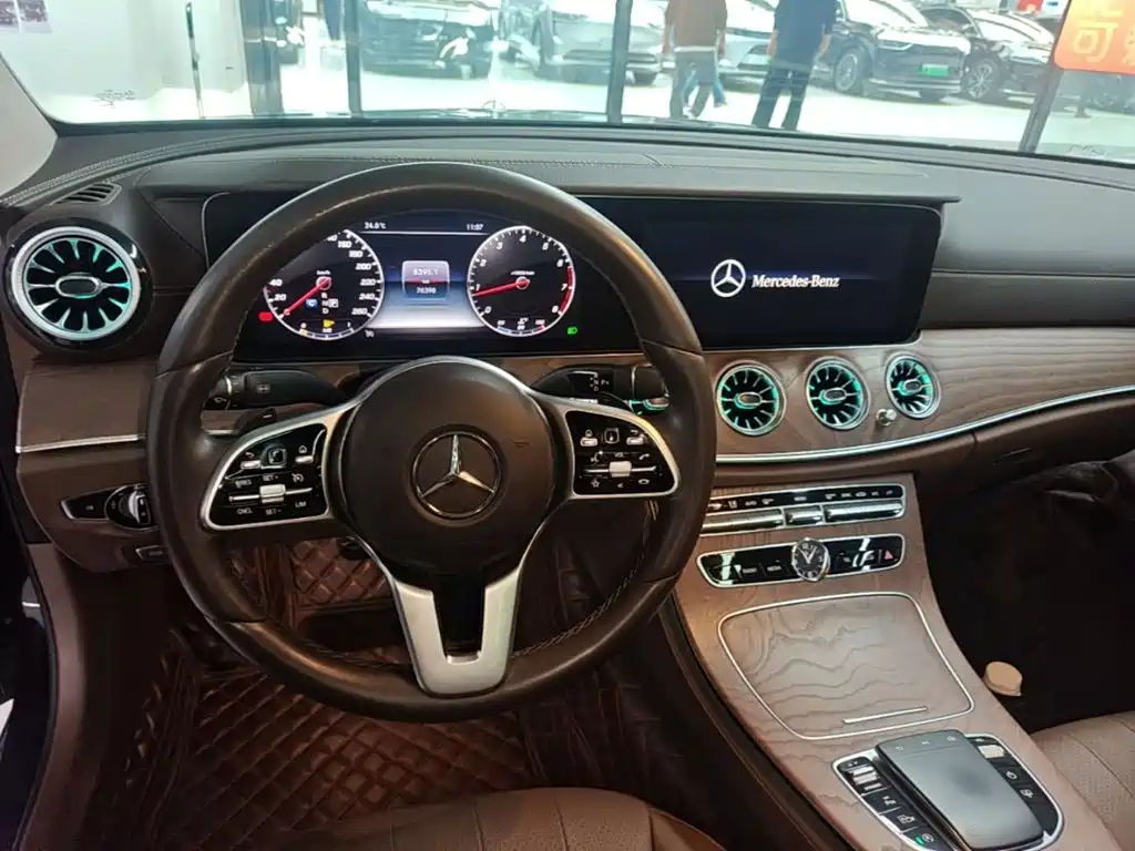 Mercedes-Benz E-Class — миниатюра 11
