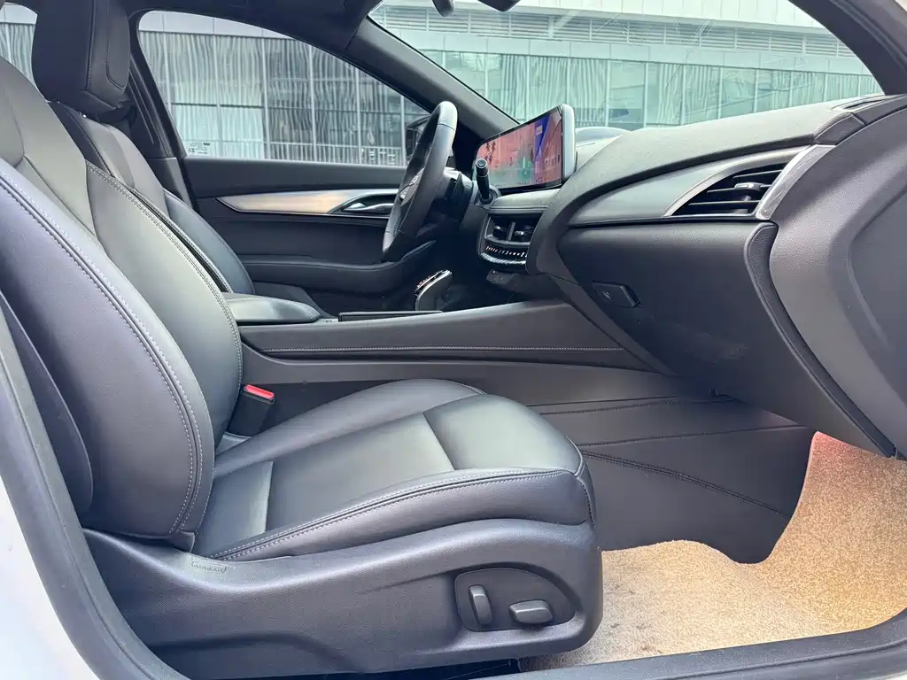 Cadillac CT5 — миниатюра 11