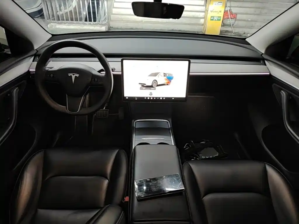 Tesla Model Y — миниатюра 10
