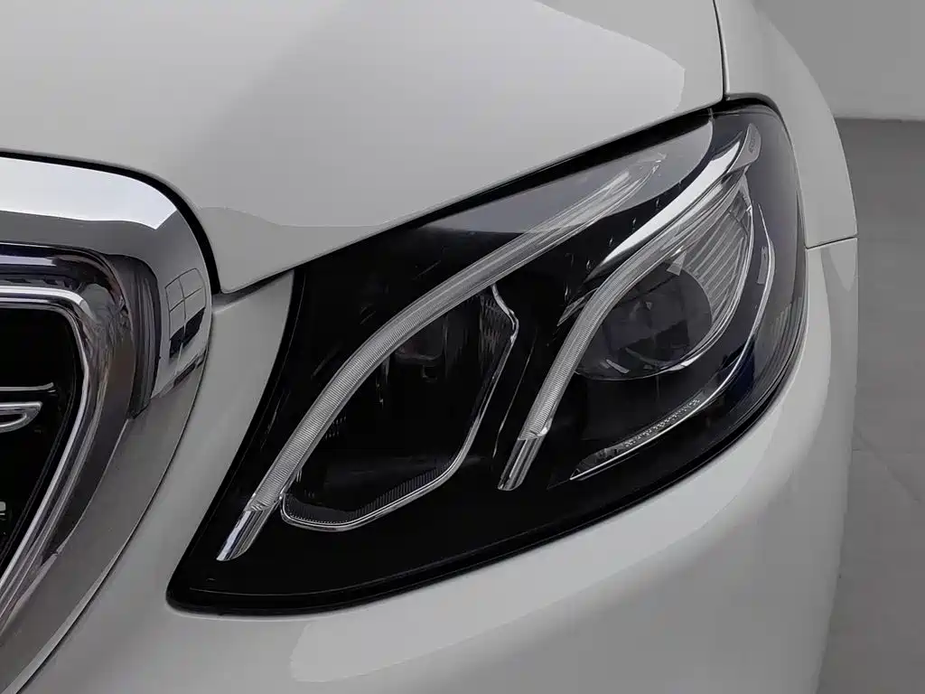 Mercedes-Benz E-Class — миниатюра 7