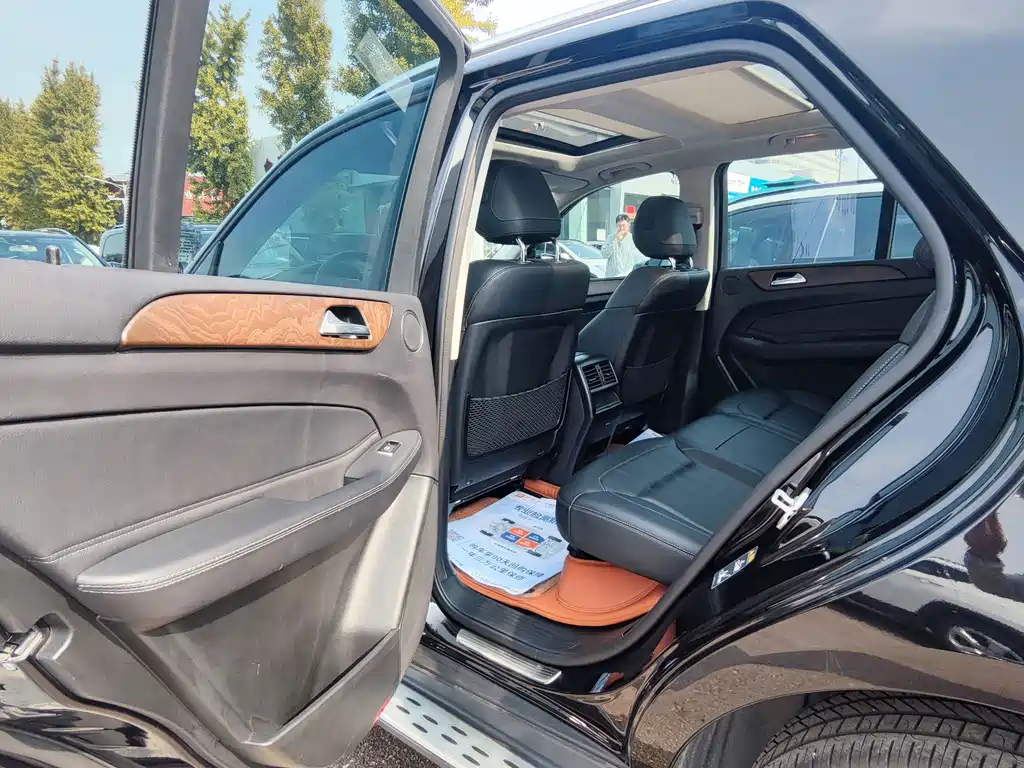 Mercedes-Benz GLE (Import) — миниатюра 8