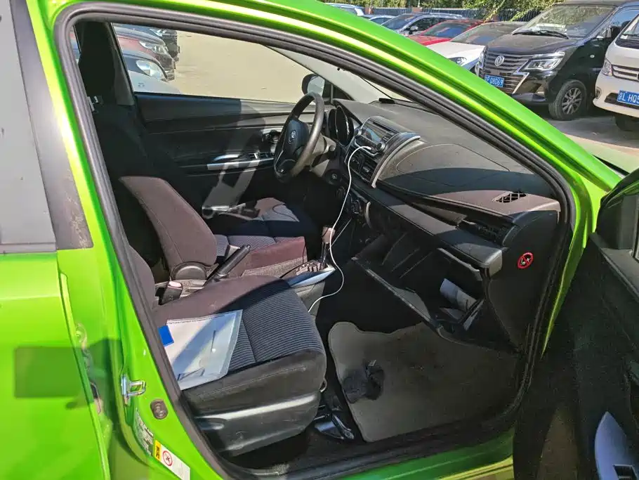 Toyota Yaris L — миниатюра 8