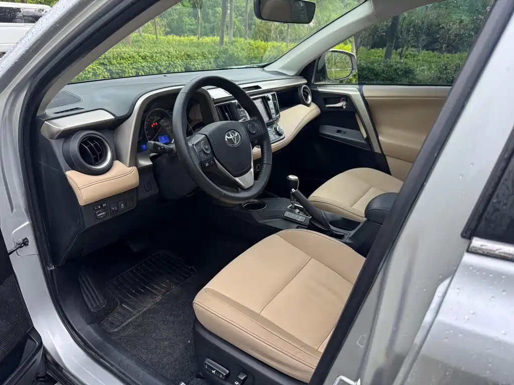 Toyota RAV4 — миниатюра 7
