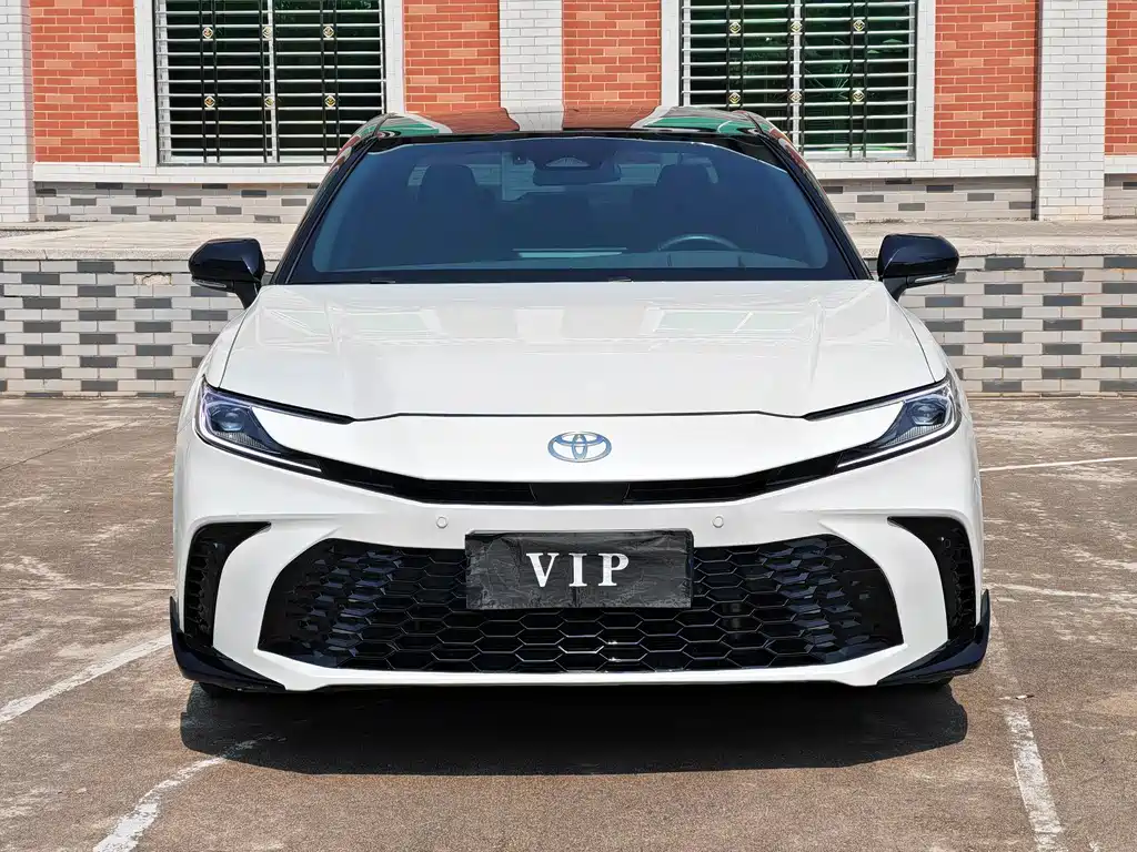 Toyota Camry — миниатюра 2