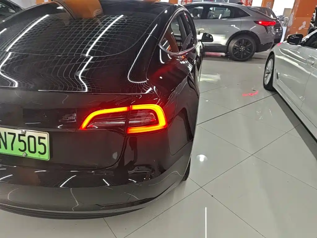 Tesla Model 3 — миниатюра 8