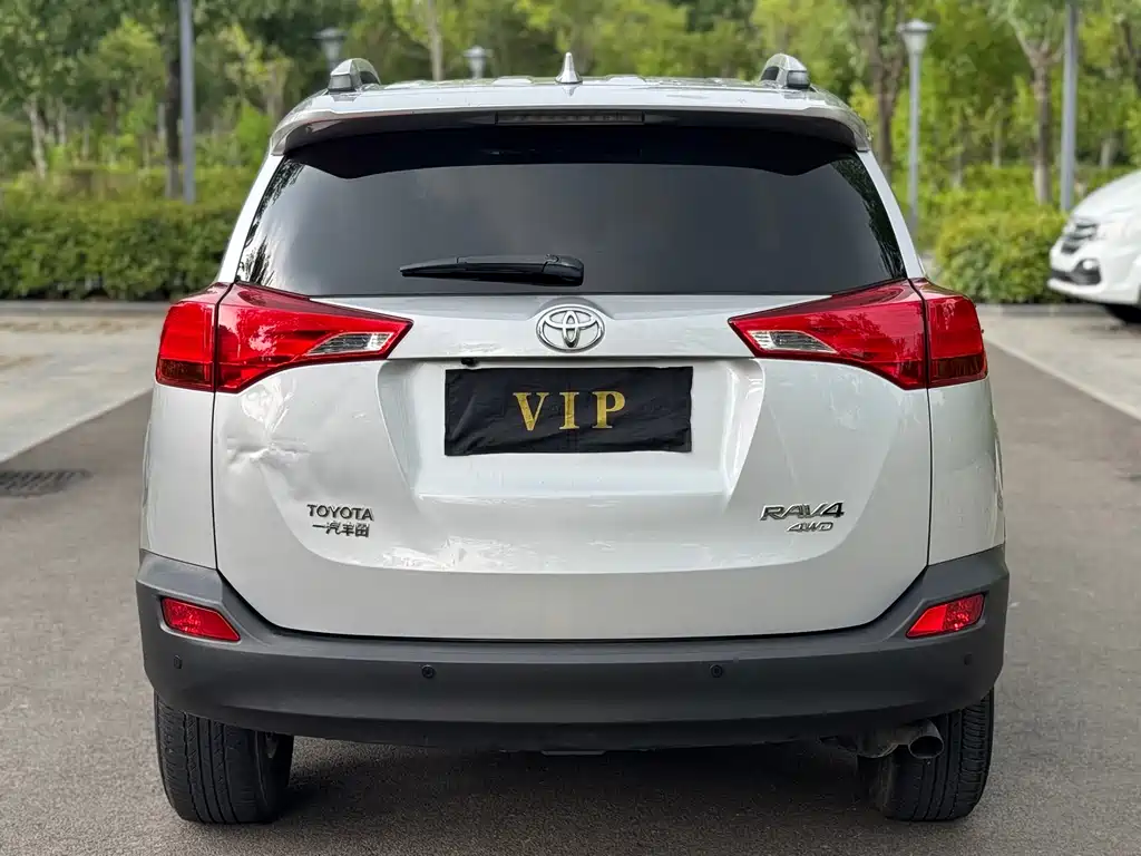 Toyota RAV4 — миниатюра 5