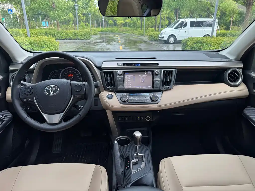 Toyota RAV4 — миниатюра 9