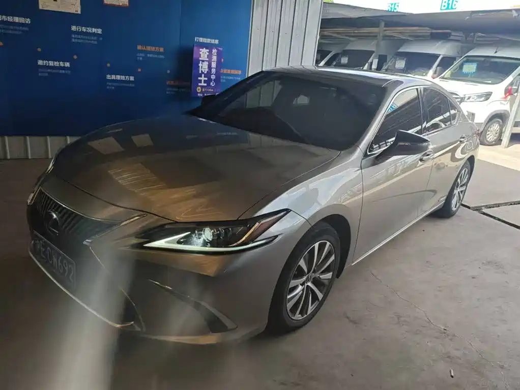 LEXUS  ES