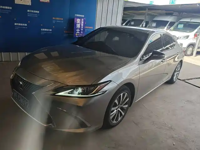 LEXUS  ES 2020