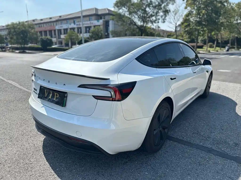 Tesla Model 3 — миниатюра 4