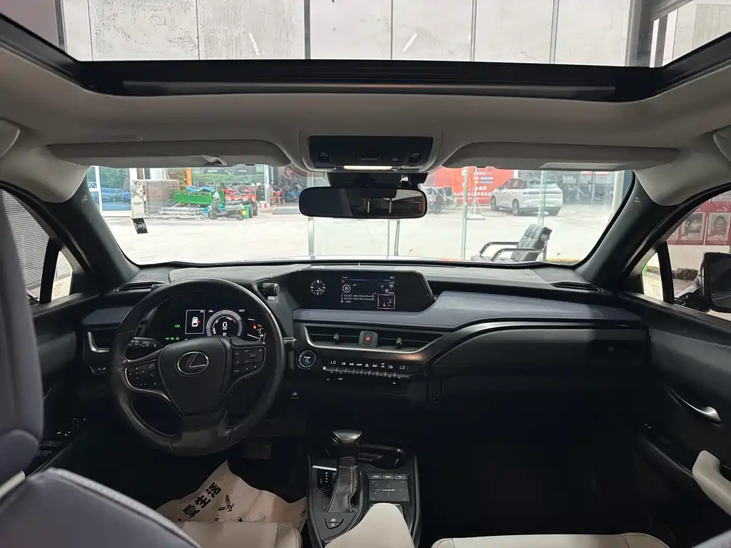 Lexus UX — миниатюра 6