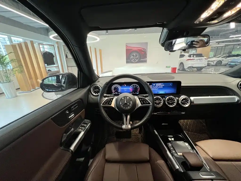 Mercedes-Benz GLB — миниатюра 12