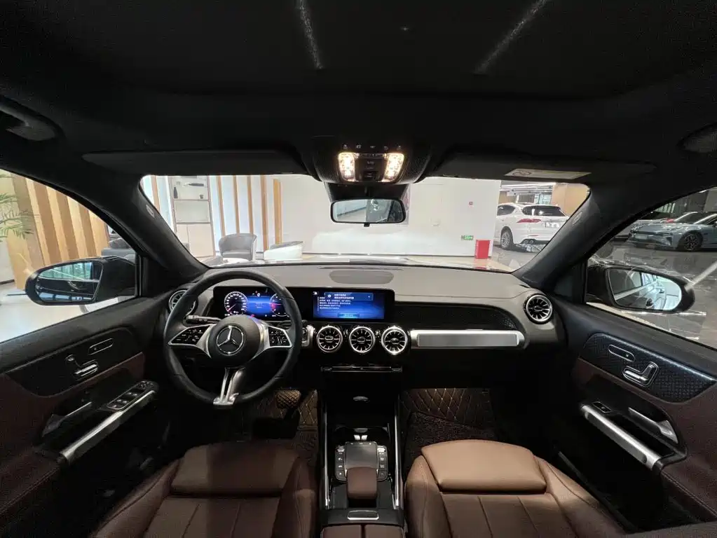 Mercedes-Benz GLB — миниатюра 13