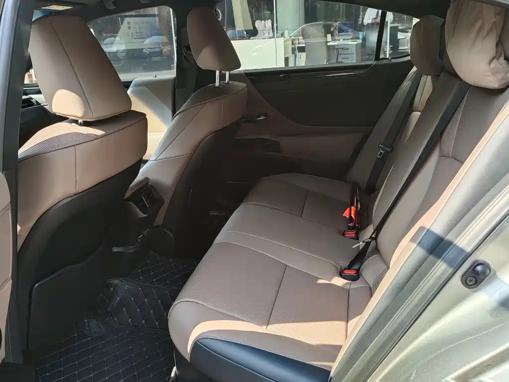 Lexus ES — миниатюра 8