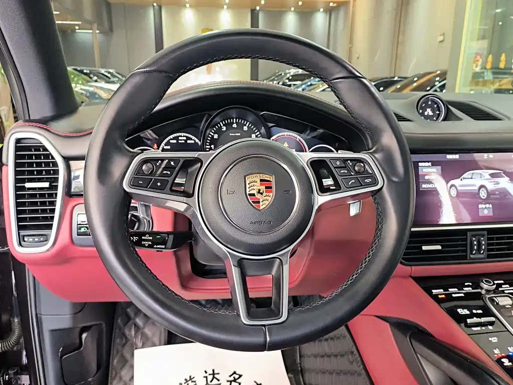 Porsche Cayenne — миниатюра 12