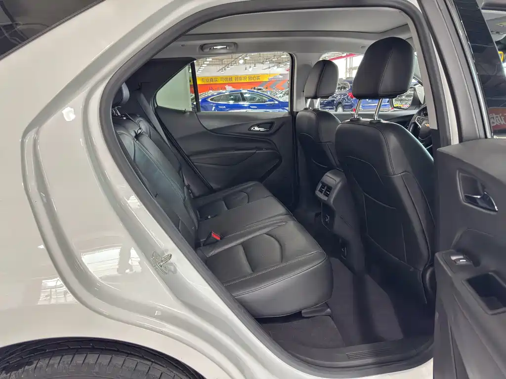Chevrolet Equinox — миниатюра 11