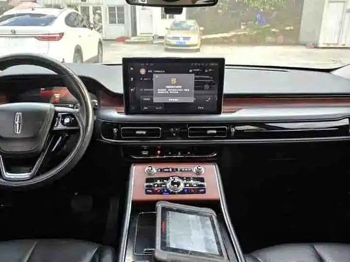 Lincoln Aviator — миниатюра 8