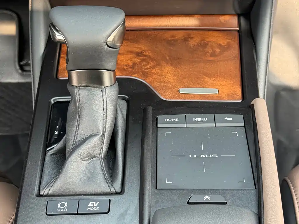 Lexus ES — миниатюра 11