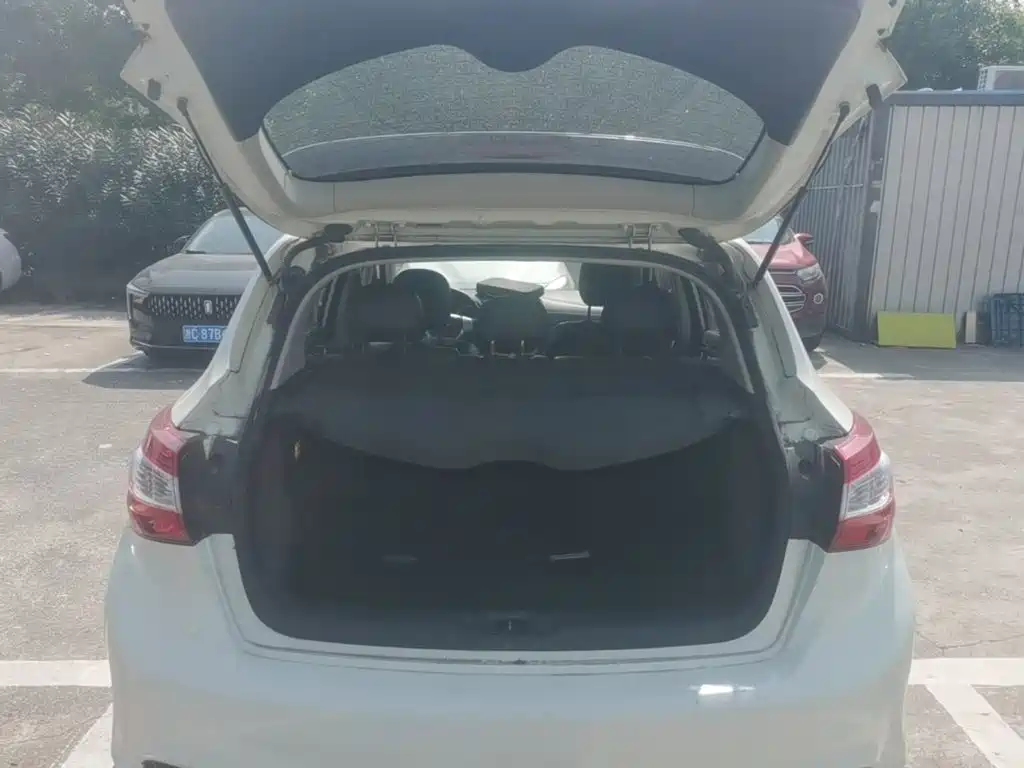 Nissan Tiida — миниатюра 19