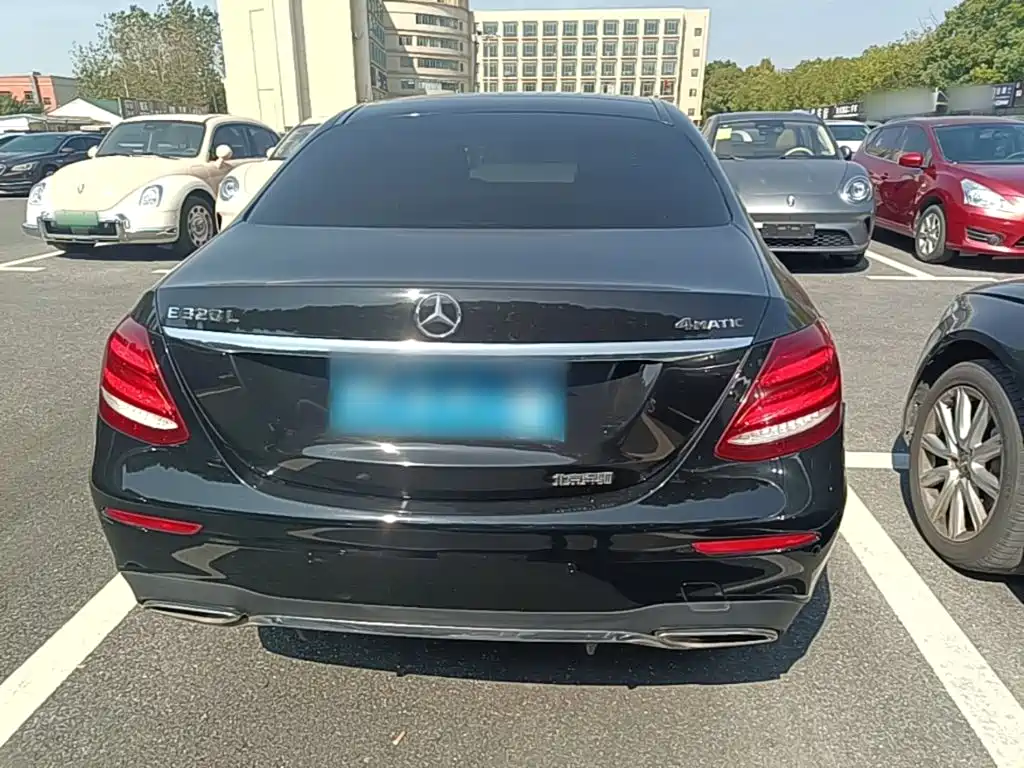 Mercedes-Benz E-Class — миниатюра 6