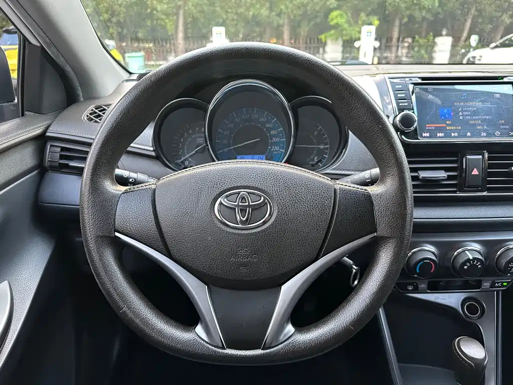 Toyota Yaris L — миниатюра 10