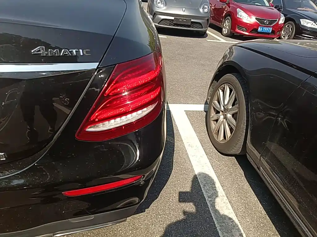 Mercedes-Benz E-Class — миниатюра 8