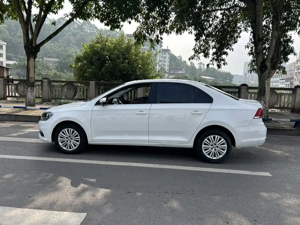 Volkswagen Santana — миниатюра 6