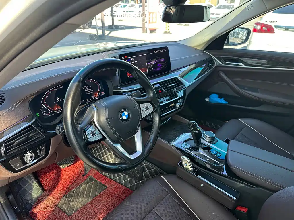 BMW 5 Series — миниатюра 10