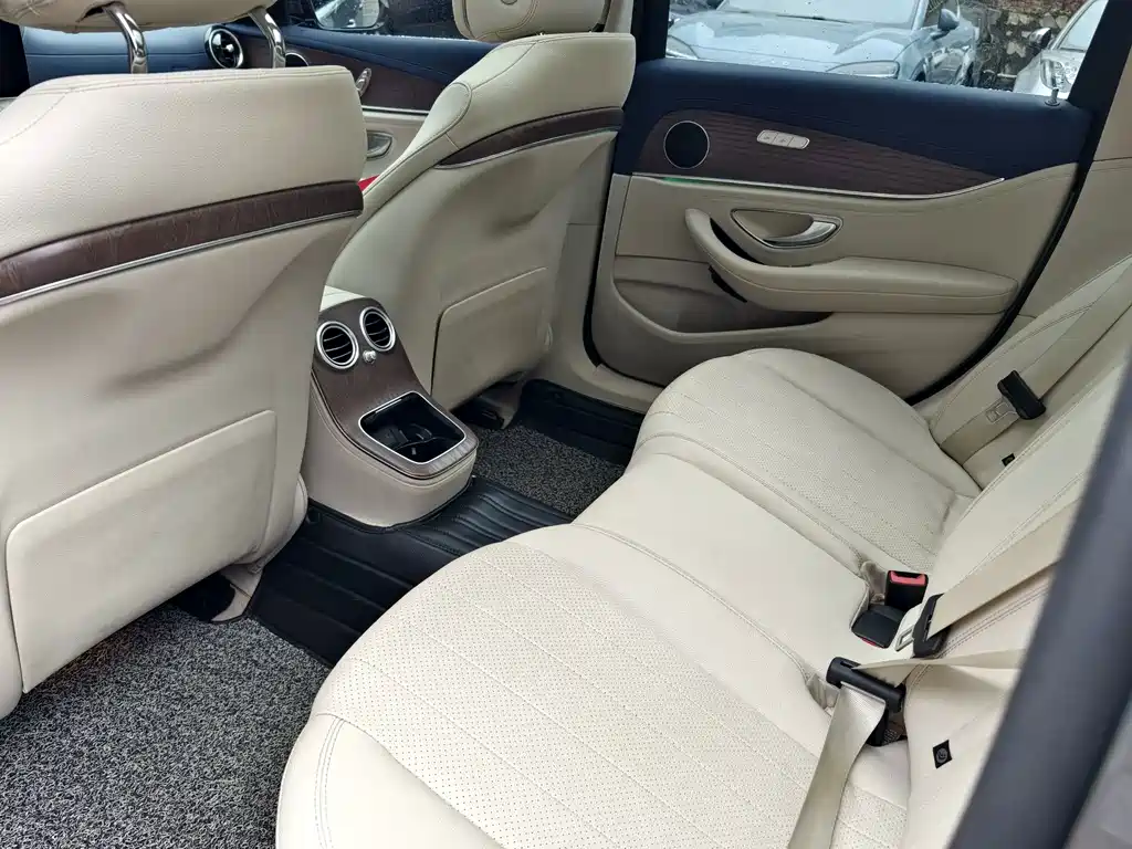 Mercedes-Benz E-Class — миниатюра 12