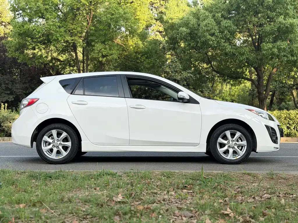Mazda Mazda3 3 2015 2.0L AT Sport