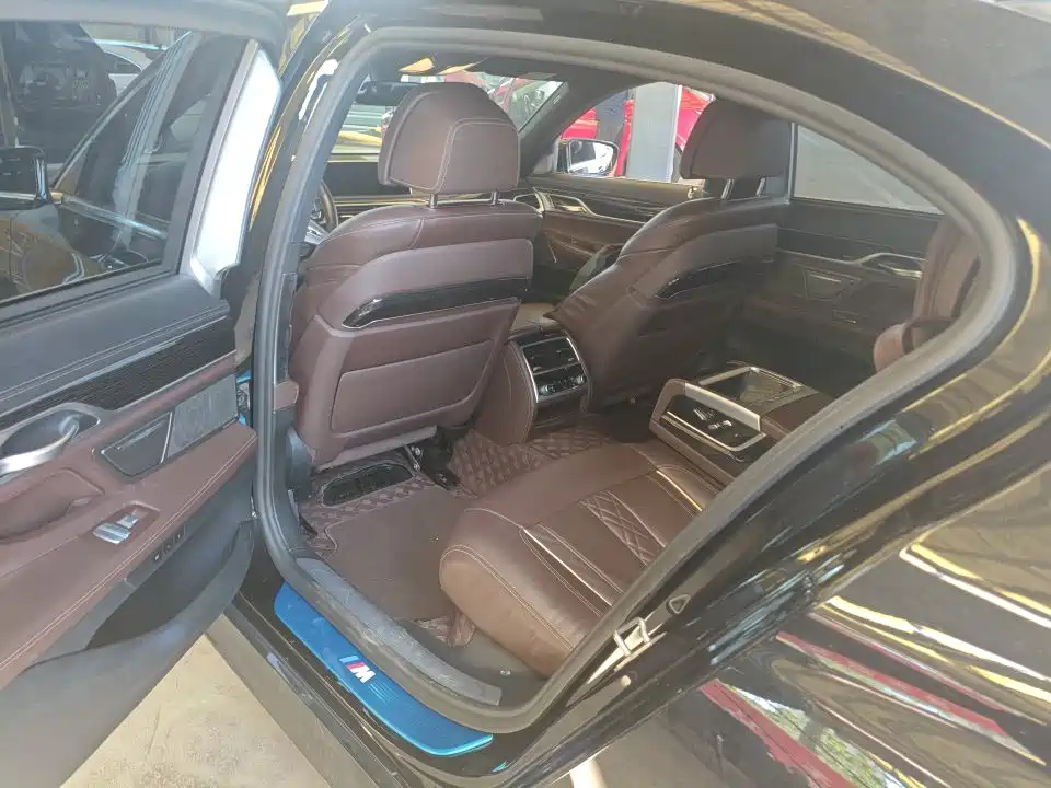 BMW 7 Series — миниатюра 4